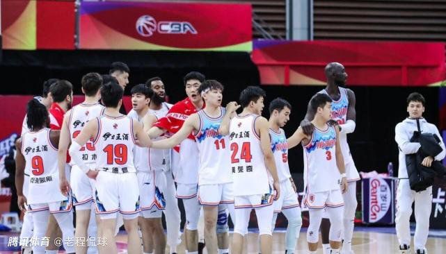 俄罗斯媒体sport25表示，斯卢茨基将成为申花新帅，与他一同加盟的还有教练组成员瓦西里-别列祖茨基和奥列格-雅罗文斯基。